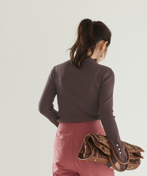 titivate（ティティベイト）の「ボトルネックゴールド釦デザインニット（ニット/セーター・レディース・ブラック/ダークブラウン/オフホワイト/グレイッシュベージュ/アイボリー/ライトブラウン・S/M/L）」の10枚目の写真