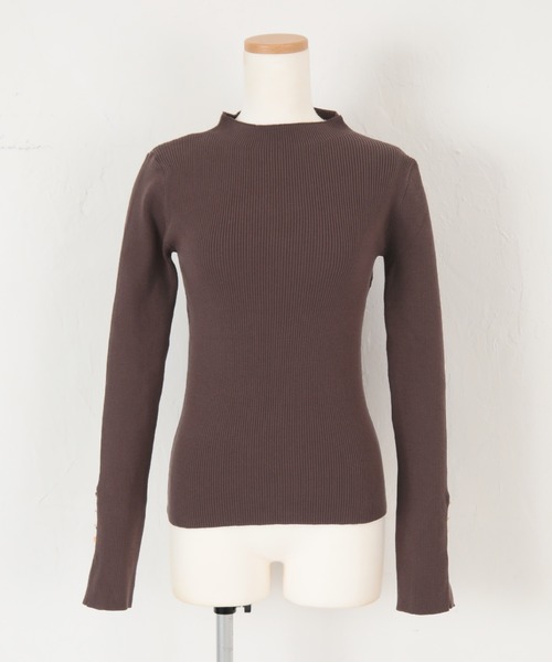 titivate（ティティベイト）の「ボトルネックゴールド釦デザインニット（ニット/セーター・レディース・ブラック/ダークブラウン/オフホワイト/グレイッシュベージュ/アイボリー/ライトブラウン・S/M/L）」の22枚目の写真