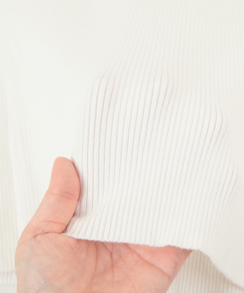 titivate（ティティベイト）の「ボトルネックゴールド釦デザインニット（ニット/セーター・レディース・ブラック/ダークブラウン/オフホワイト/グレイッシュベージュ/アイボリー/ライトブラウン・S/M/L）」の14枚目の写真