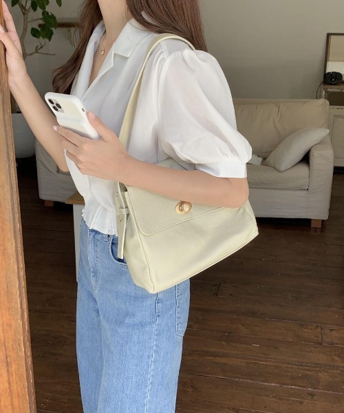 mood for a day（ムードフォーアデイ）の「mana bag / マットレザーショルダーバック（ショルダーバッグ・レディース・ブラック/クリーム・FREE）」の9枚目の写真