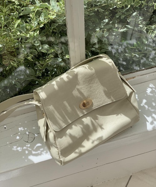 mood for a day（ムードフォーアデイ）の「mana bag / マットレザーショルダーバック（ショルダーバッグ・レディース・ブラック/クリーム・FREE）」の12枚目の写真