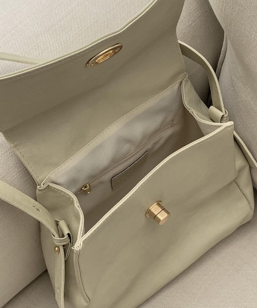 mood for a day（ムードフォーアデイ）の「mana bag / マットレザーショルダーバック（ショルダーバッグ・レディース・ブラック/クリーム・FREE）」の15枚目の写真