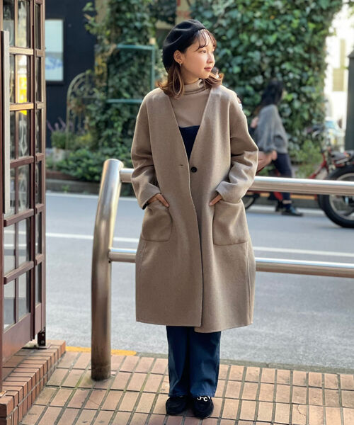fredy emue（フレディエミュ）の「ライトノーカラーＶネックコート（ノーカラーコート・レディース・ベージュ/ネイビー/マスタード・38）」の13枚目の写真
