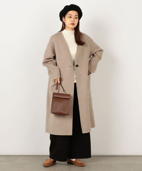 fredy emue（フレディエミュ）の「ライトノーカラーＶネックコート（ノーカラーコート・レディース・ベージュ/ネイビー/マスタード・38）」の8枚目の写真