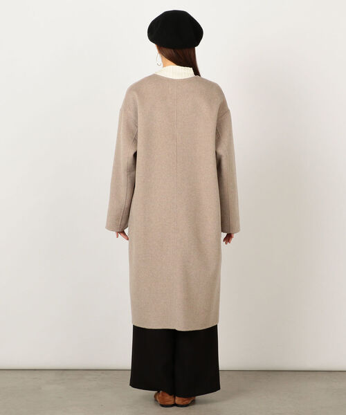 fredy emue（フレディエミュ）の「ライトノーカラーＶネックコート（ノーカラーコート・レディース・ベージュ/ネイビー/マスタード・38）」の18枚目の写真