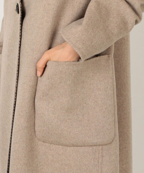 fredy emue（フレディエミュ）の「ライトノーカラーＶネックコート（ノーカラーコート・レディース・ベージュ/ネイビー/マスタード・38）」の6枚目の写真