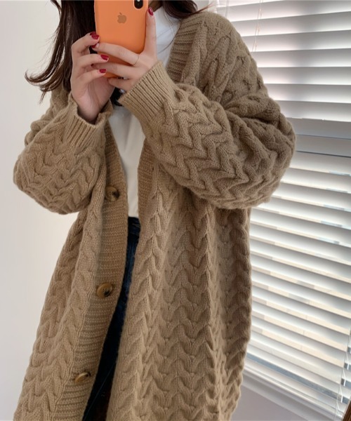 .KOM（ドットコム）の「A'GEM/9 × .kom『.kom/ドットケーオーエム』ルーズシルエット ケーブル編み ニットロングカーディガン（カーディガン/ボレロ・レディース・ブラック/グレー/ブラウン/ベージュ・M/L）」の12枚目の写真