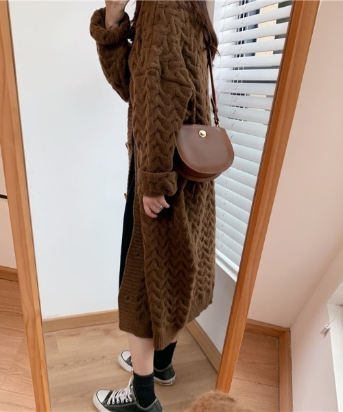 .KOM（ドットコム）の「A'GEM/9 × .kom『.kom/ドットケーオーエム』ルーズシルエット ケーブル編み ニットロングカーディガン（カーディガン/ボレロ・レディース・ブラック/グレー/ブラウン/ベージュ・M/L）」の9枚目の写真