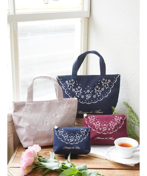 Maison de FLEUR（メゾンドフルール）の「スカラップレース刺繍Sポーチ