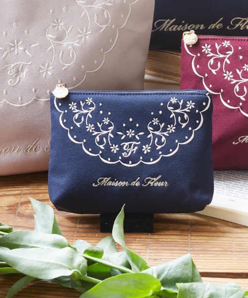 Maison de FLEUR（メゾンドフルール）の「スカラップレース刺繍Sポーチ