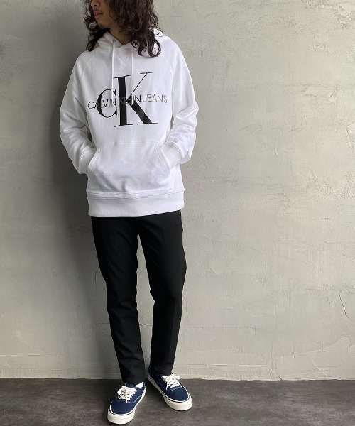 Calvin Klein Jeans（カルヴァンクラインジーンズ）の「[Calvin Klein Jeans/カルバンクラインジーンズ] A-REG モノグラムスウェットパーカー（パーカー・レディース・ブラック/ホワイト・L/M/XL）」の3枚目の写真