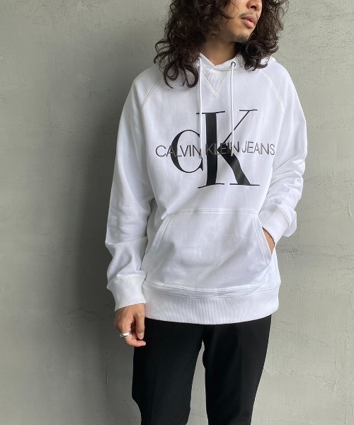 Calvin Klein Jeans（カルヴァンクラインジーンズ）の「[Calvin Klein Jeans/カルバンクラインジーンズ] A-REG モノグラムスウェットパーカー（パーカー・レディース・ブラック/ホワイト・L/M/XL）」の5枚目の写真