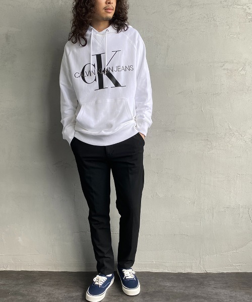 Calvin Klein Jeans（カルヴァンクラインジーンズ）の「[Calvin Klein Jeans/カルバンクラインジーンズ] A-REG モノグラムスウェットパーカー（パーカー・レディース・ブラック/ホワイト・L/M/XL）」の6枚目の写真