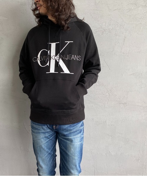 Calvin Klein Jeans（カルヴァンクラインジーンズ）の「[Calvin Klein Jeans/カルバンクラインジーンズ] A-REG モノグラムスウェットパーカー（パーカー・レディース・ブラック/ホワイト・L/M/XL）」の11枚目の写真
