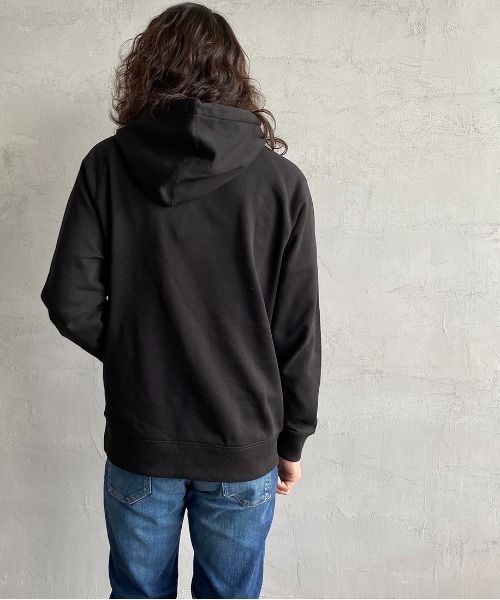 Calvin Klein Jeans（カルヴァンクラインジーンズ）の「[Calvin Klein Jeans/カルバンクラインジーンズ] A-REG モノグラムスウェットパーカー（パーカー・レディース・ブラック/ホワイト・L/M/XL）」の15枚目の写真