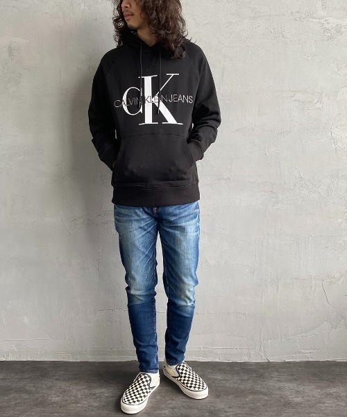 Calvin Klein Jeans（カルヴァンクラインジーンズ）の「[Calvin Klein Jeans/カルバンクラインジーンズ] A-REG モノグラムスウェットパーカー（パーカー・レディース・ブラック/ホワイト・L/M/XL）」の12枚目の写真