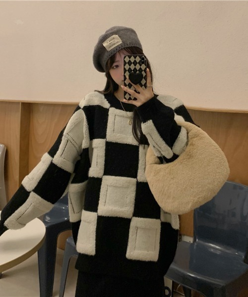 by muni:r（バイ ムニール）の「オーバーシルエットチェックパターンニット（ニット/セーター・レディース・ブラック/イエロー/ブルー・FREE）」の11枚目の写真