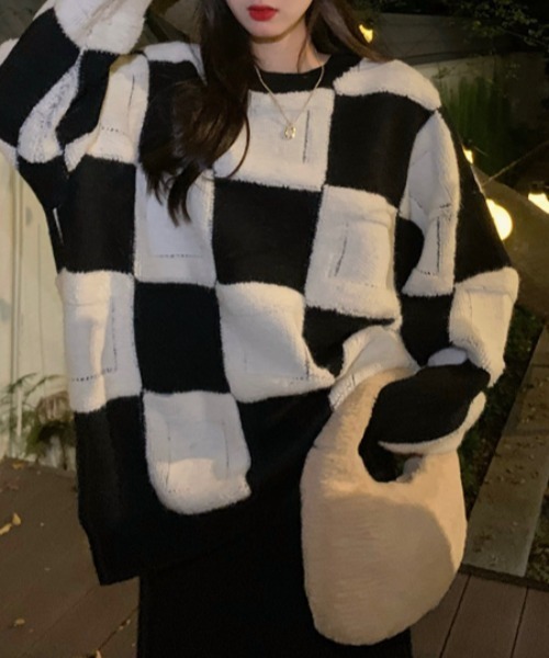 by muni:r（バイ ムニール）の「オーバーシルエットチェックパターンニット（ニット/セーター・レディース・ブラック/イエロー/ブルー・FREE）」の5枚目の写真