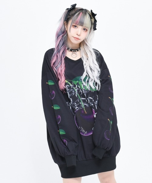 TRAVAS TOKYO(トラバス トウキョウ)の「『TRAVAS TOKYO/トラバス トーキョー』Bad cherry PO/チェリープリント プルオーバー スウェットシャツ(スウェット・レディース・ホワイト/ブラック・FREE)」の2枚目の写真