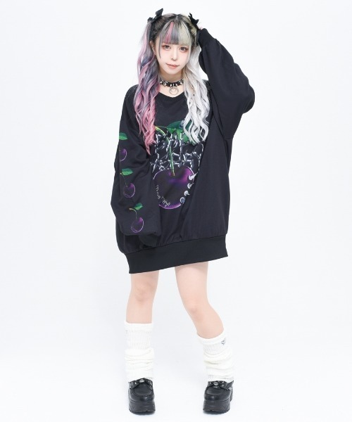 TRAVAS TOKYO(トラバス トウキョウ)の「『TRAVAS TOKYO/トラバス トーキョー』Bad cherry PO/チェリープリント プルオーバー スウェットシャツ(スウェット・レディース・ホワイト/ブラック・FREE)」の3枚目の写真