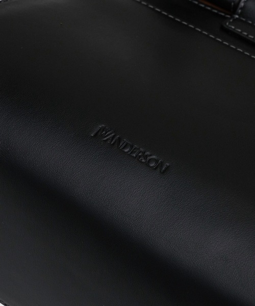 JW Anderson(ジェイダブリューアンダーソン)の「SMALL CHAIN LID BAG(ショルダーバッグ・レディース・ブラック・ONESIZE)」の6枚目の写真