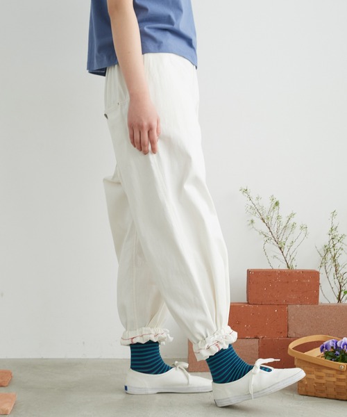 chambre de charme（シャンブルドゥシャーム）の「△cdc ライトオンスデニム 裾キュッとパンツ（デニムパンツ・レディース・オフホワイト/インディゴブルー・FREE）」の14枚目の写真