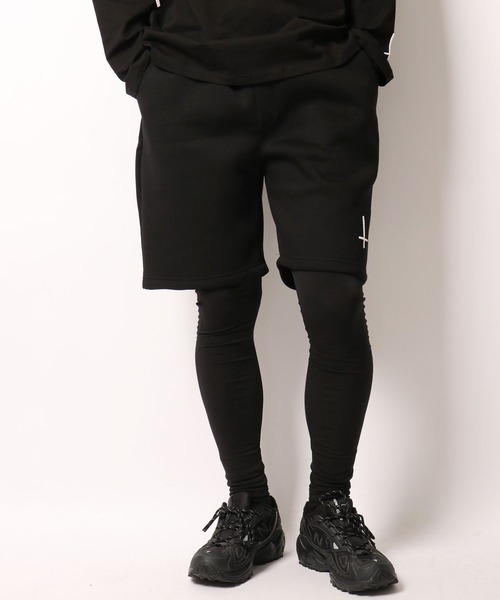 ByTheR(バイザアール)の「BYTHER 韓国ブランド クロス刺繍ネオプレンハーフパンツ(その他パンツ・メンズ・ブラック・FREE)」の2枚目の写真