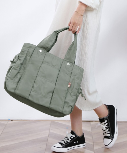 Doux Belle(ドゥーベル)の「大容量トートナイロンハンドバッグ(ボストンバッグ・レディース・ブラック/グレー/カーキ/ブルー・SMALL/MEDIUM/LARGE)」の10枚目の写真