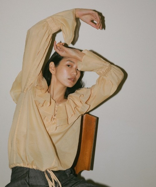 CASA FLINE（カーサフライン）の「ラッフルカラーボリュームブラウス（シャツ/ブラウス・レディース・ホワイト/ベージュ/オレンジ・FREE）」の5枚目の写真