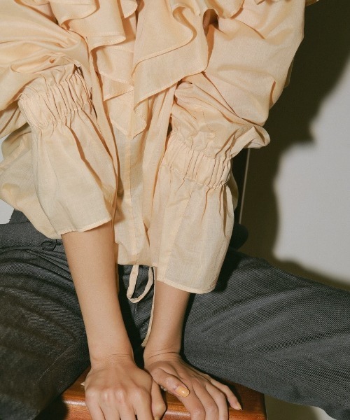 CASA FLINE（カーサフライン）の「ラッフルカラーボリュームブラウス（シャツ/ブラウス・レディース・ホワイト/ベージュ/オレンジ・FREE）」の7枚目の写真