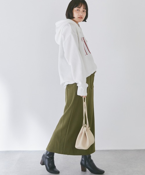 LAVEANGE(ラビアンジェ)の「オーバーシルエットフーディー(パーカー・レディース・チャコールグレー/ネイビー/オフホワイト・LL/3L/4L/5L/M)」の12枚目の写真