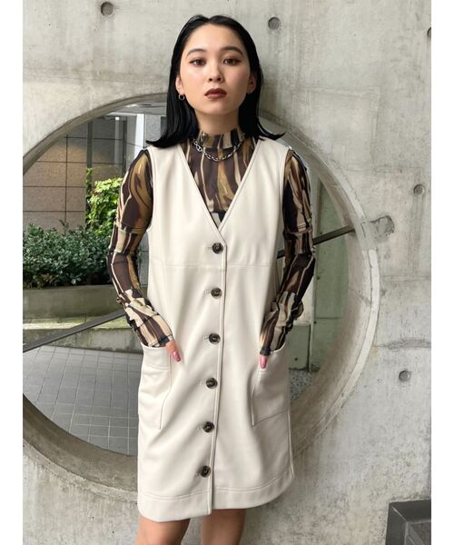 EMODA（エモダ）の「2WAYボクシーフェイクレザーワンピース（ワンピース・レディース・ブラック/ブルー/アイボリー・FREE）」の9枚目の写真