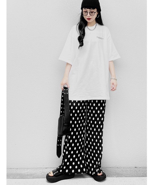 LVEU.（ラブユ.）の「【LVEU.】バックプリントオーバーTシャツ(Aiselect) / トップス Tシャツ オーバー プリント バックプリント グラフィック ブラック ホワイト（Tシャツ/カットソー・レディース・ブラック/ホワイト・FREE）」の4枚目の写真