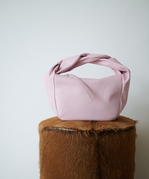 Whim Gazette（ウィムガゼット）の「【2.718】Twistハンドルバッグ（ハンドバッグ・レディース・ブラック/ピンク/キャメル/ベビーピンク/シャンパン・FREE）」の4枚目の写真