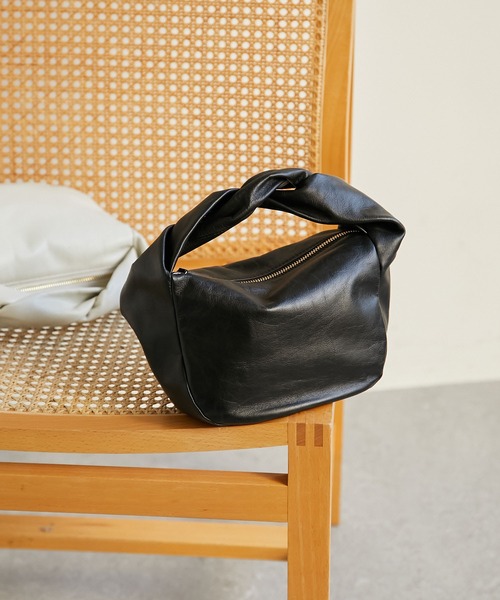 Whim Gazette（ウィムガゼット）の「【2.718】Twistハンドルバッグ（ハンドバッグ・レディース・ブラック/ピンク/キャメル/ベビーピンク/シャンパン・FREE）」の2枚目の写真