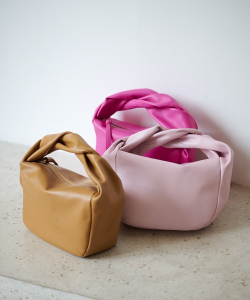 Whim Gazette（ウィムガゼット）の「【2.718】Twistハンドルバッグ（ハンドバッグ・レディース・ブラック/ピンク/キャメル/ベビーピンク/シャンパン・FREE）」の6枚目の写真