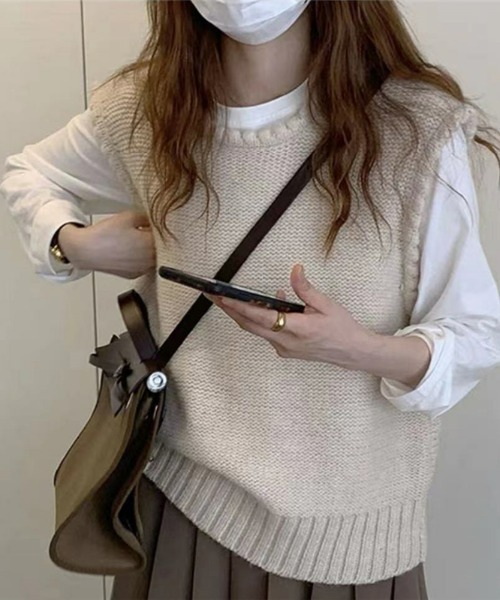 CLEA（クレア）の「スカラップオーバーサイズニットベスト（ベスト・レディース・ブラック/ブルー/ナチュラル・FREE）」の10枚目の写真