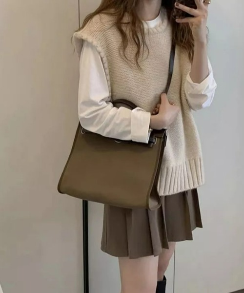 CLEA（クレア）の「スカラップオーバーサイズニットベスト（ベスト・レディース・ブラック/ブルー/ナチュラル・FREE）」の13枚目の写真