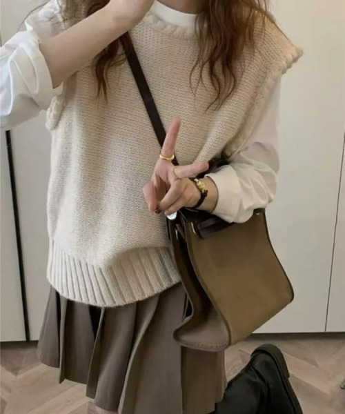 CLEA（クレア）の「スカラップオーバーサイズニットベスト（ベスト・レディース・ブラック/ブルー/ナチュラル・FREE）」の12枚目の写真