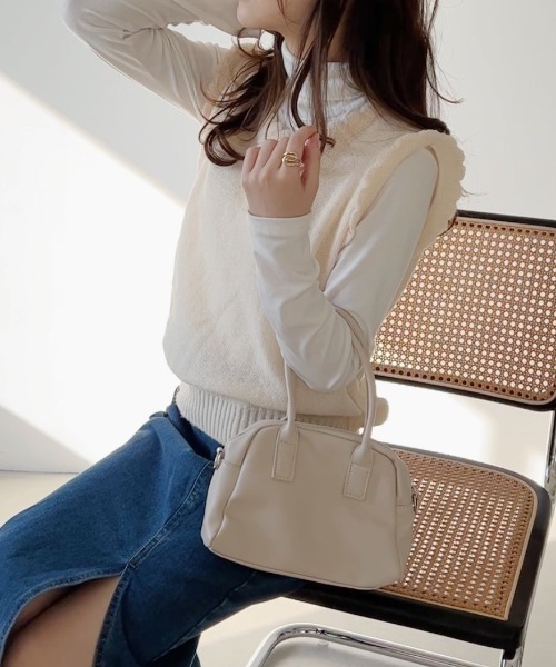 CLEA（クレア）の「スカラップオーバーサイズニットベスト（ベスト・レディース・ブラック/ブルー/ナチュラル・FREE）」の17枚目の写真