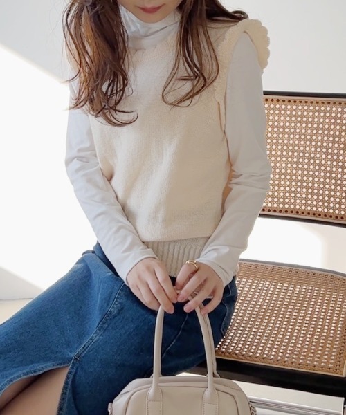 CLEA（クレア）の「スカラップオーバーサイズニットベスト（ベスト・レディース・ブラック/ブルー/ナチュラル・FREE）」の16枚目の写真