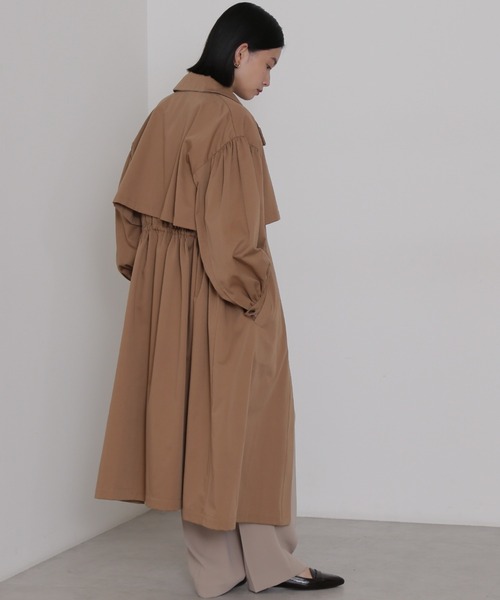 NATURAL BEAUTY BASIC（ナチュラルビューティーベーシック）の「４ｗａｙレイヤードコート（ステンカラーコート・レディース・ベージュ/カーキ・MEDIUM）」の7枚目の写真
