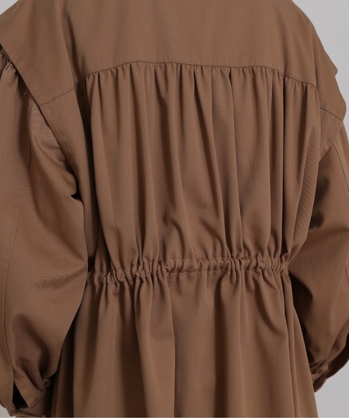 NATURAL BEAUTY BASIC（ナチュラルビューティーベーシック）の「４ｗａｙレイヤードコート（ステンカラーコート・レディース・ベージュ/カーキ・MEDIUM）」の17枚目の写真