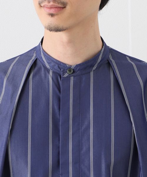 EDIFICE SELECT（エディフィスセレクト）の「【:colon / コロン】フロントプリーツストライプバンドカラーシャツ（シャツ/ブラウス・メンズ・ネイビー・1）」の2枚目の写真