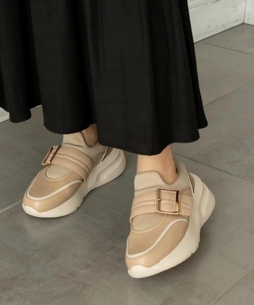RANDA（ランダ）の「バックルベルトスニーカー（スニーカー・レディース・クリーム/ブラック/ベージュ・M/L/LL/S）」の2枚目の写真