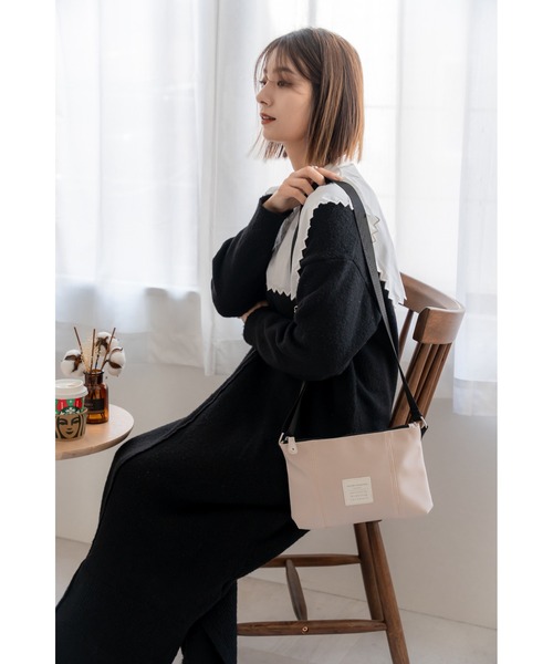 Rename（リネーム）の「Rename カジュアルデザイン オリジナルタグ サコッシュ ショルダーバッグ（ショルダーバッグ・レディース・ブラック/グレイッシュベージュ/モカ・FREE）」の18枚目の写真