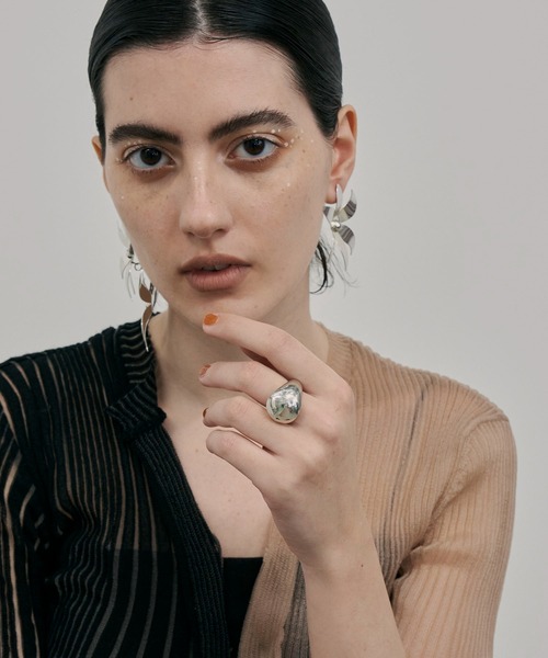 loni(ロニ)の「【金属アレルギー対応】Dew ring (ボリュームリング・カーブリング)/ニッケルフリーメッキ(リング・レディース・シルバー/ゴールド・#9/#11/#13)」の8枚目の写真