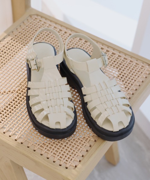 VIVIAN(ヴィヴィアン)の「厚底編み込みグルカサンダル(サンダル・レディース・アイボリー/シルバー/ブラック・S/M/L/LL)」の1枚目の写真