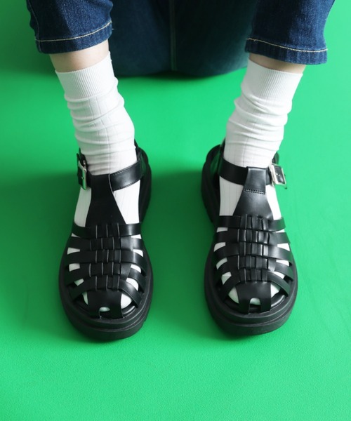 VIVIAN(ヴィヴィアン)の「厚底編み込みグルカサンダル(サンダル・レディース・アイボリー/シルバー/ブラック・S/M/L/LL)」の4枚目の写真