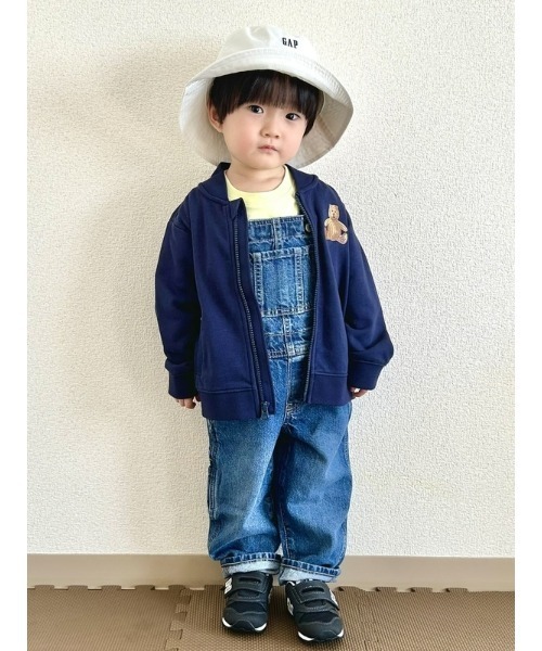 GAP(ギャップ)の「Babygap ウォッシュウェル デニム オーバーオール(サロペット/オーバーオール・キッズ・ライトインディゴブルー・18-24M/2 YRS/4 YRS/6-12M/3 YRS/12-18M/5 YRS)」の2枚目の写真